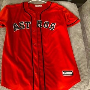 This is a nice astors jersey, it’s only been worn 1 and has no stains.
